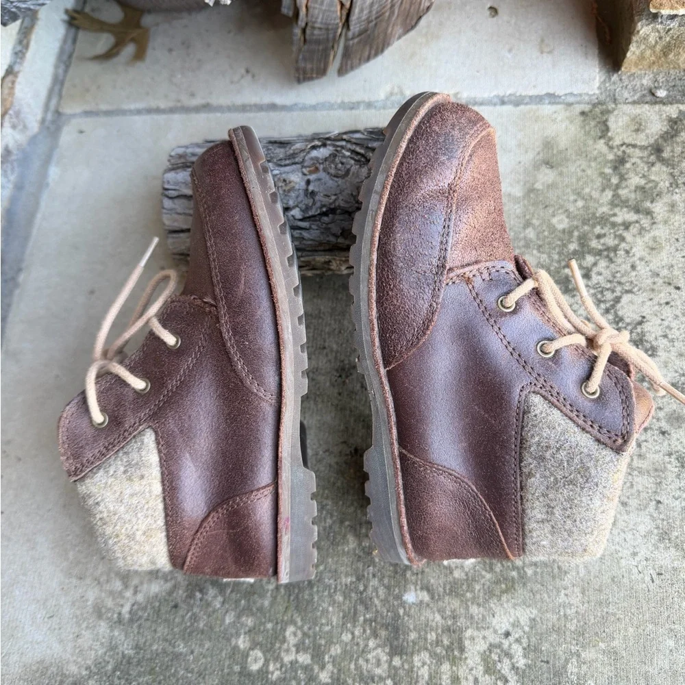 UGG Orin‎ Kids Brown Leather Lace-Up Boots w/shearling lining Sz-12 Toddler.   X